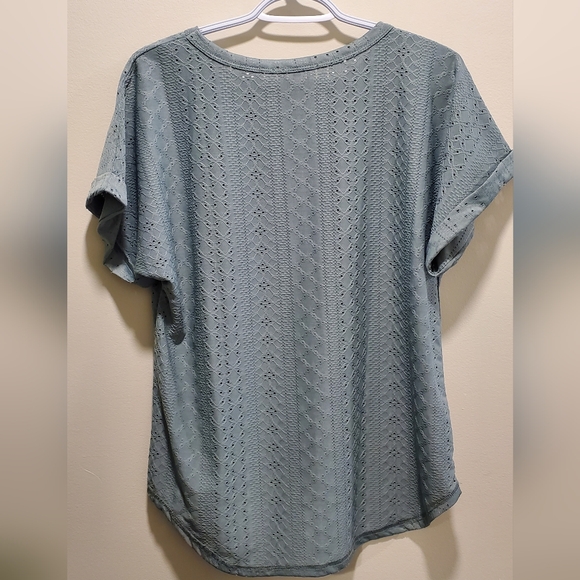☆ 3/35$ | Sage Eyelet Crewneck Tee In Size Large - Picture 6 of 10